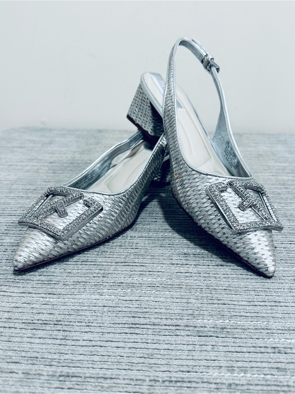 Franco Sarto Racer Rhinestone Slingback Silver Pumps Heels Size 9,5 M NWOT - Picture 4 of 10